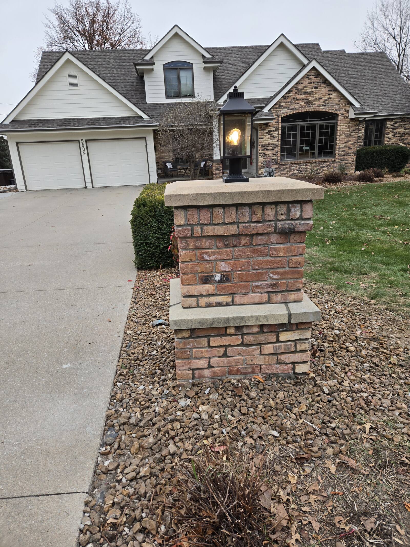 Brick entry pillar built by Omaha Masonry in front of a west Omaha home